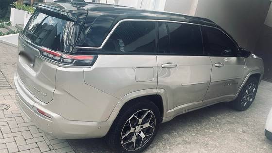 JEEP COMMANDER 1.3 T270 TURBO FLEX OVERLAND AT6 JEEP COMMANDER 1.3 T270 TURBO FLEX OVERLAND AT6